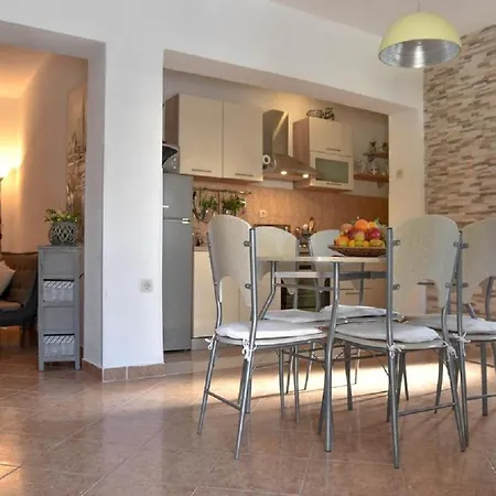 Lucija Apartment *