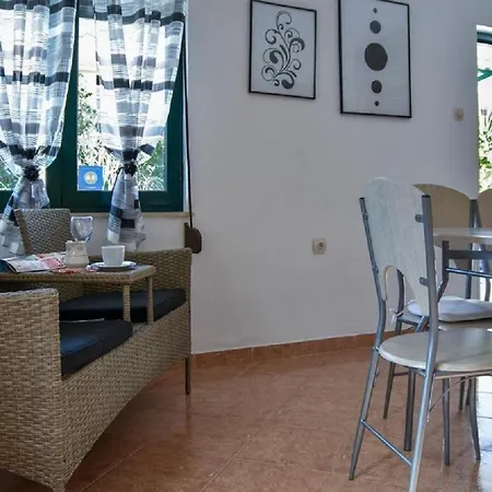Lucija Apartment *