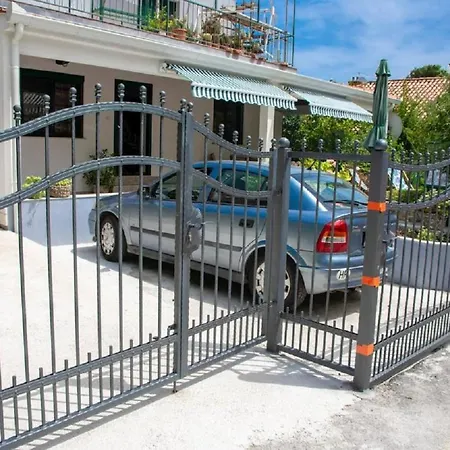Apartament Lucija *
